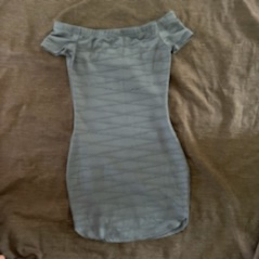 Grey mini-dress, off-shoulder